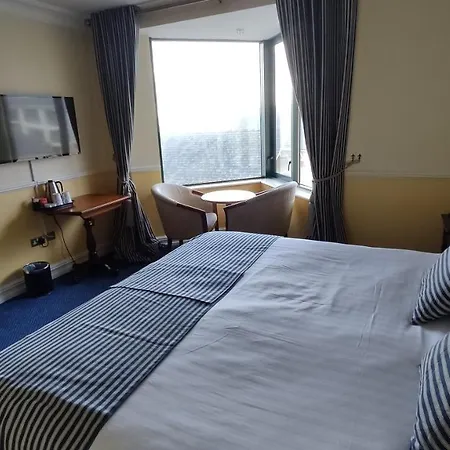 לינה וארוחת בוקר Reddans Of Luxury Bed & Breakfast, Restaurant And Bar