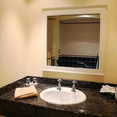 לינה וארוחת בוקר Reddans Of Luxury Bed & Breakfast, Restaurant And Bar בטיסטאון