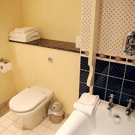 Reddans Of Luxury Bed & Breakfast, Restaurant And Bar לינה וארוחת בוקר בטיסטאון