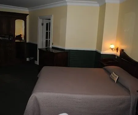 Reddans Of Luxury Bed & Breakfast, Restaurant And Bar 3* בטיסטאון